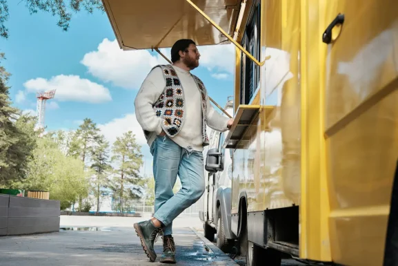 Improve Your Food Truck Business with a 1300 Number
